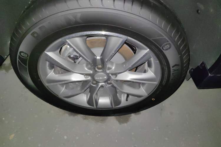 Used Roewe RX5 2025 PLUS 330TGI Automatic Trendsetting Smart Edition Right Rear Wheel Hub