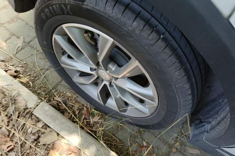 Used Roewe RX5 2025 PLUS 330TGI Automatic Trendsetting Smart Edition Right Rear Wheel Hub