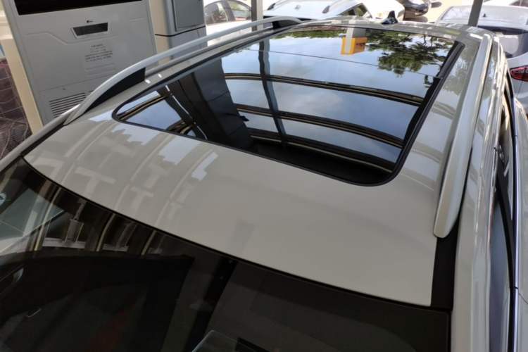 Used Roewe RX5 2025 PLUS 330TGI Automatic Trendsetting Smart Edition Roof