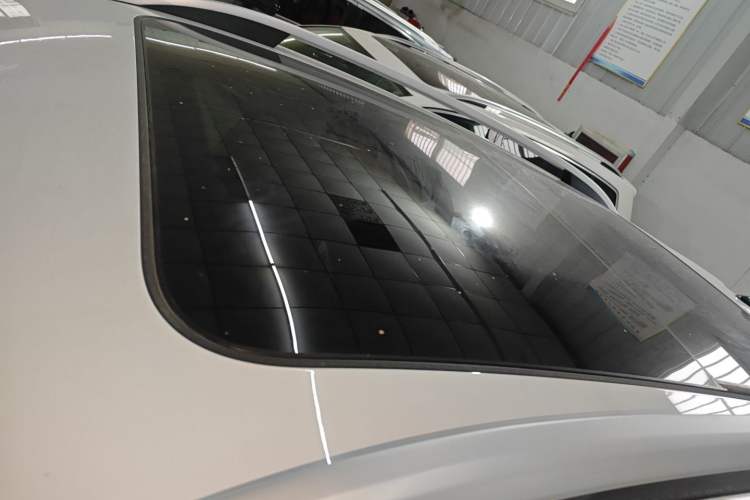Used Roewe RX5 2025 PLUS 330TGI Automatic Trendsetting Smart Edition Roof