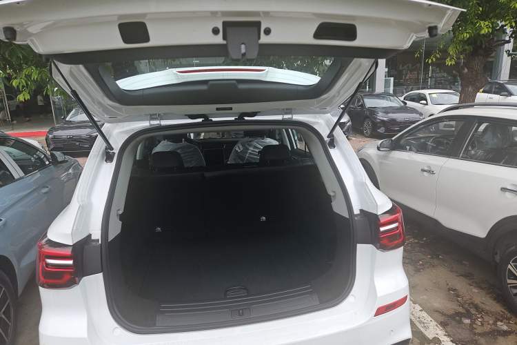 Used Roewe RX5 2025 PLUS 330TGI Automatic Trendsetting Smart Edition Trunk
