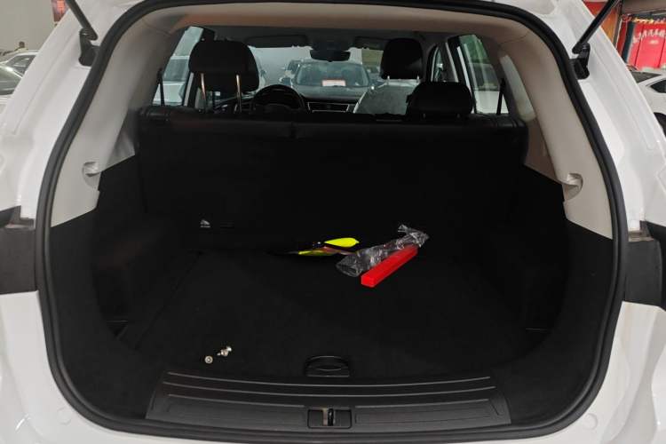 Used Roewe RX5 2025 PLUS 330TGI Automatic Trendsetting Smart Edition Trunk