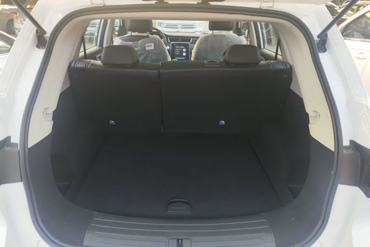 Used Roewe RX5 2025 PLUS 330TGI Automatic Trendsetting Smart Edition Trunk