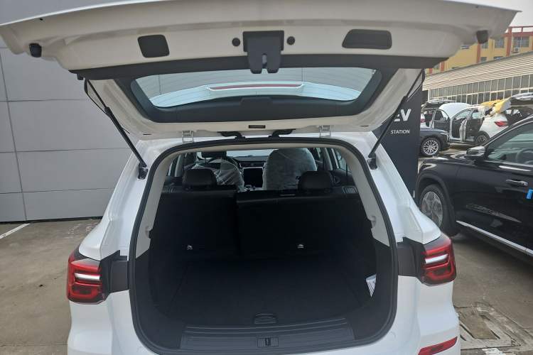 Used Roewe RX5 2025 PLUS 330TGI Automatic Trendsetting Smart Edition Trunk