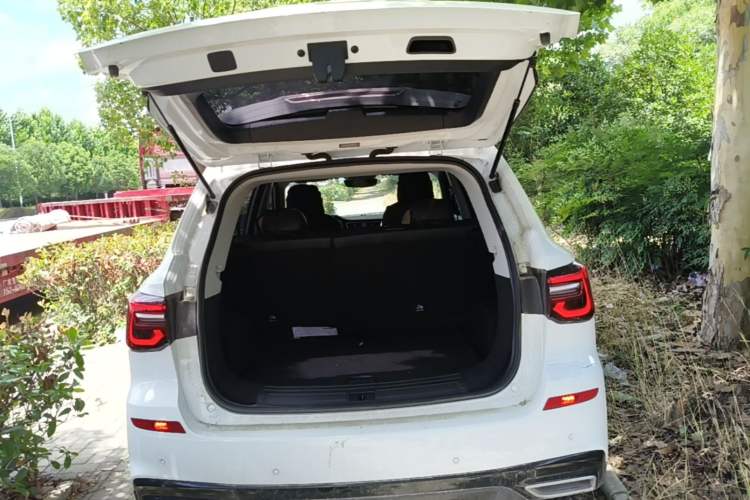 Used Roewe RX5 2025 PLUS 330TGI Automatic Trendsetting Smart Edition Trunk