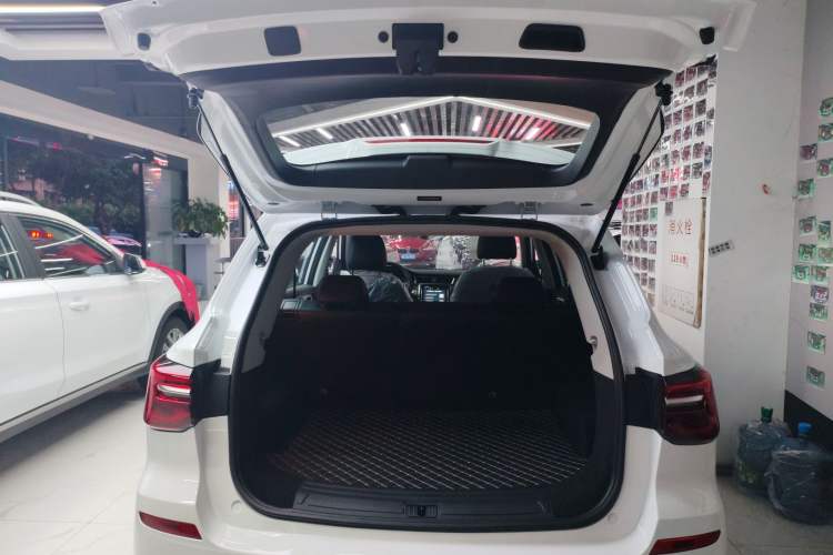 Used Roewe RX5 2025 PLUS 330TGI Automatic Trendsetting Smart Edition Trunk