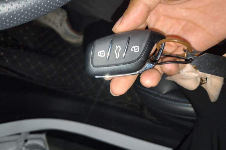 Used Roewe RX5 2025 PLUS 330TGI Automatic Trendsetting Smart Edition Vehicle Key