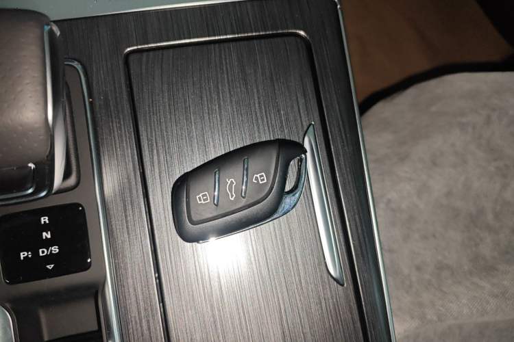 Used Roewe RX5 2025 PLUS 330TGI Automatic Trendsetting Smart Edition Vehicle Key