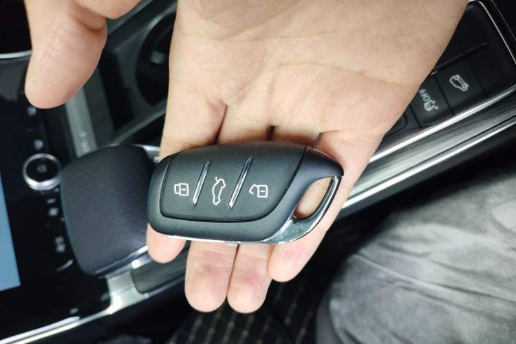Used Roewe RX5 2025 PLUS 330TGI Automatic Trendsetting Smart Edition Vehicle Key