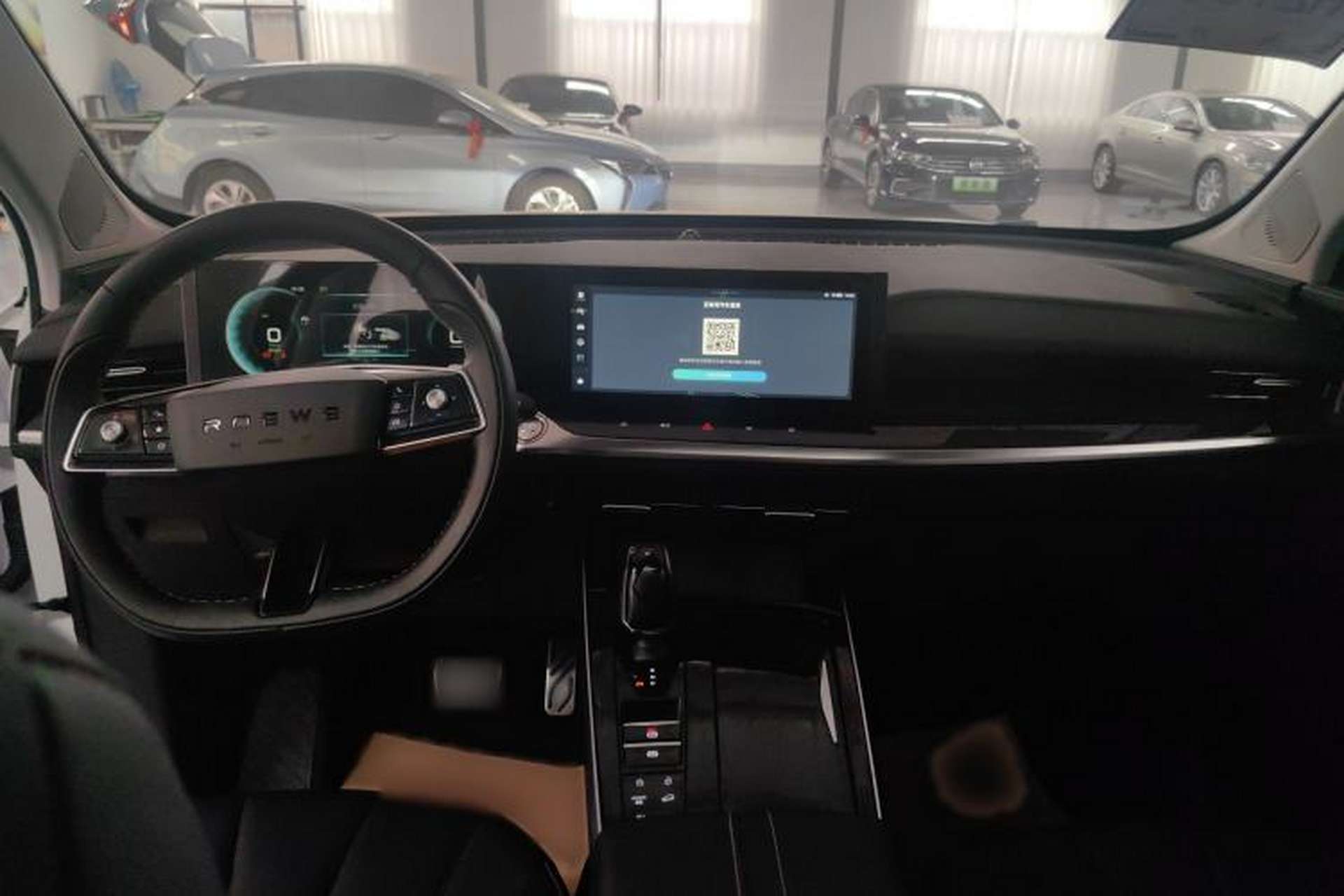 Used Roewe RX5 eMAX 2022 1.5T PHEV Fearless Deluxe Edition Interior 3
