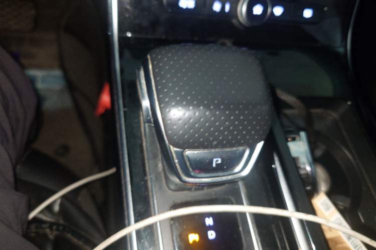 Used Roewe RX5 eMAX 2020 500 PHEV 4G-Connected Luxury Edition Gear Lever