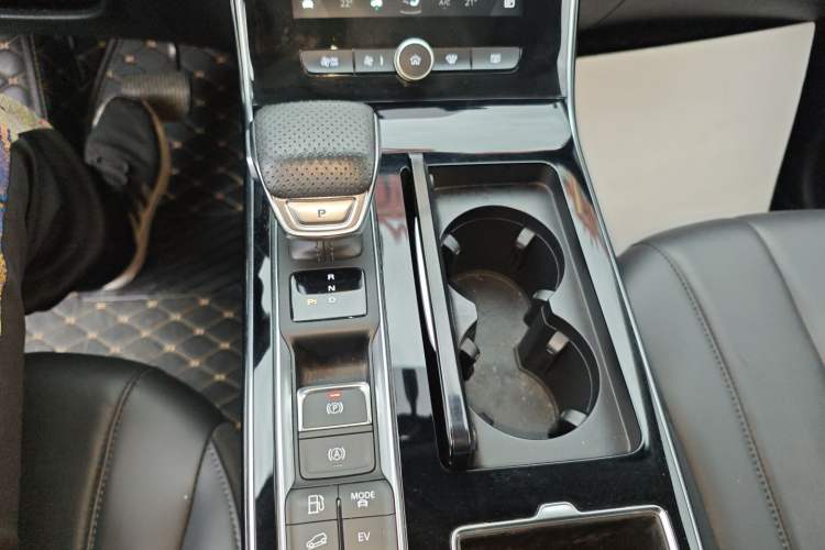 Used Roewe RX5 eMAX 2020 500 PHEV 4G-Connected Luxury Edition Gear Lever