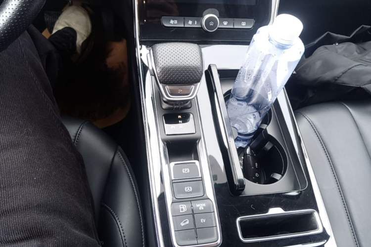 Used Roewe RX5 eMAX 2020 500 PHEV 4G-Connected Luxury Edition Gear Lever