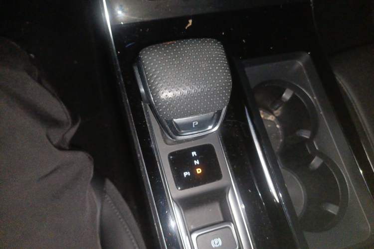 Used Roewe RX5 eMAX 2020 500 PHEV 4G-Connected Luxury Edition Gear Lever