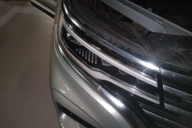 Used Roewe RX5 eMAX 2020 500 PHEV 4G-Connected Luxury Edition Right Front Headlight