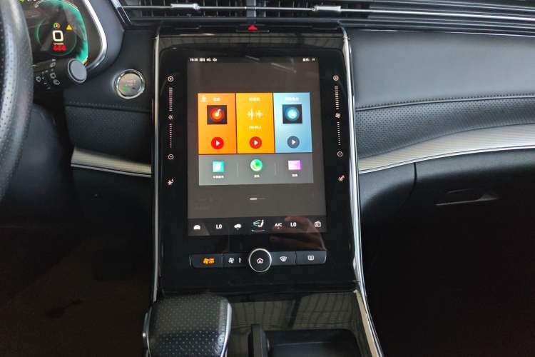 Used Roewe RX5 eMAX 2020 500 PHEV 4G-Connected Luxury Edition Audio And AC Panel