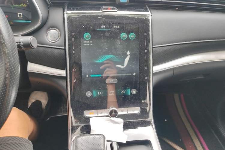 Used Roewe RX5 eMAX 2020 500 PHEV Smart Cabin Flagship Edition Audio And AC Panel