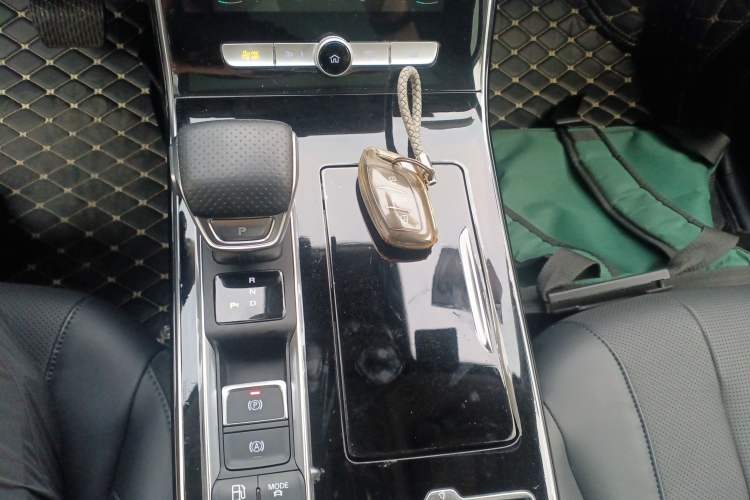 Used Roewe RX5 eMAX 2020 500 PHEV Premium Smart Cabin Gear Lever