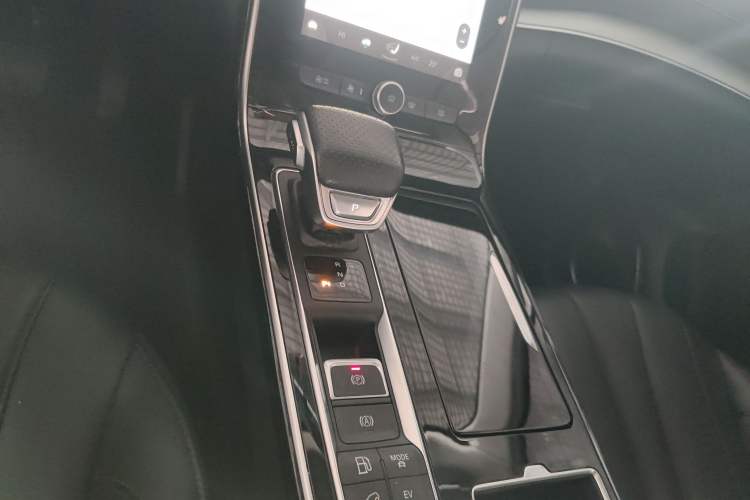 Used Roewe RX5 eMAX 2020 500 PHEV 4G-Connected Luxury Edition Gear Lever