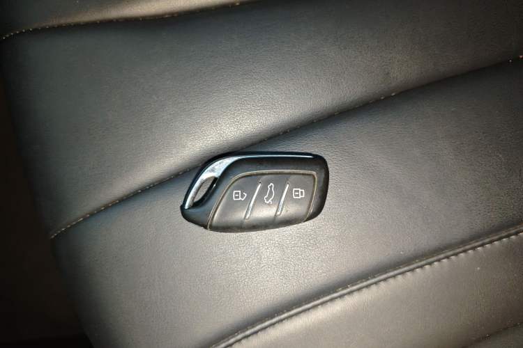 Used Roewe RX5 eMAX 2020 500 PHEV 4G-Connected Luxury Edition Interior 1