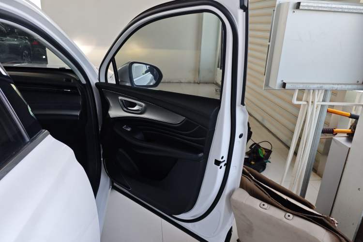Used Roewe RX5 eMAX 2020 500 PHEV 4G-Connected Luxury Edition Interior 5
