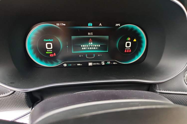 Used Roewe RX5 eMAX 2020 500 PHEV Smart Cabin Flagship Edition Odometer Close Up