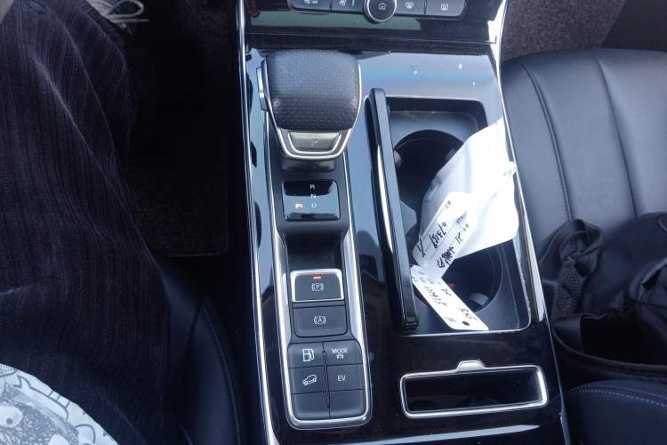 Used Roewe RX5 eMAX 2020 500 PHEV 4G-Connected Luxury Edition Gear Lever