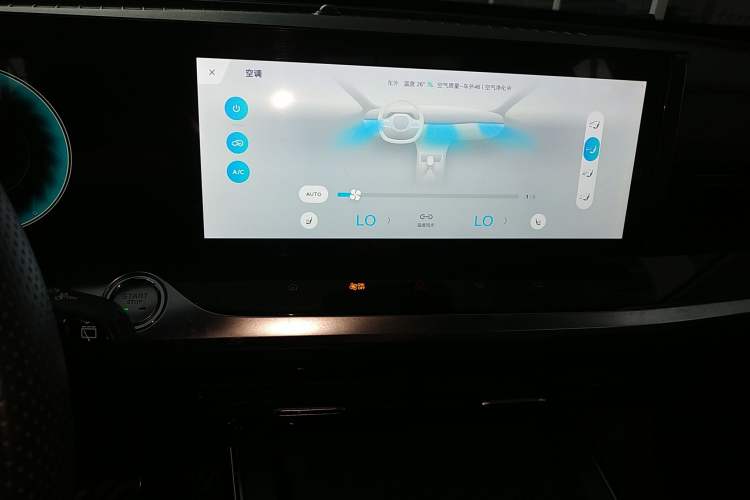 Used Roewe RX5 eMAX 2022 1.5T PHEV Fearless Prestige Edition Audio And AC Panel