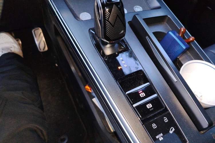 Used Roewe RX5 eMAX 2022 1.5T PHEV Fearless Prestige Edition Gear Lever