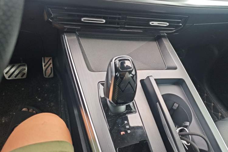 Used Roewe RX5 eMAX 2022 1.5T PHEV Fearless Prestige Edition Gear Lever