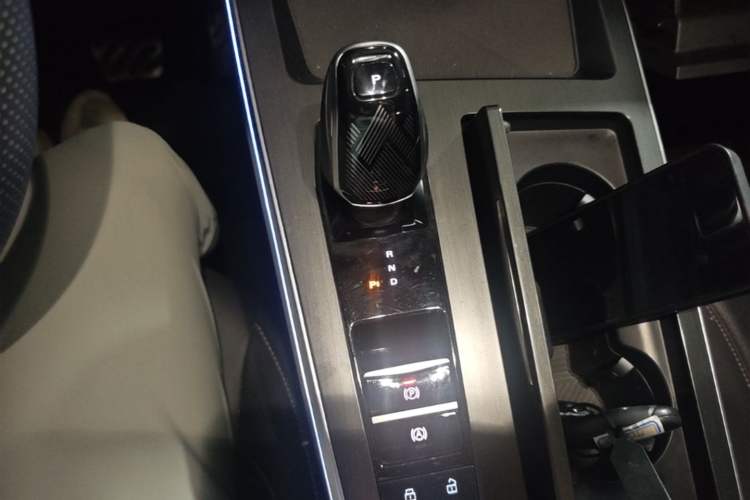 Used Roewe RX5 eMAX 2022 1.5T PHEV Fearless Prestige Edition Gear Lever