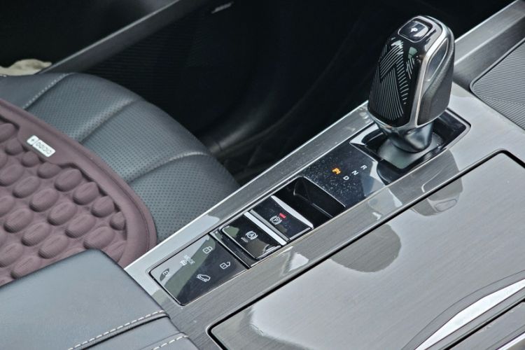 Used Roewe RX5 eMAX 2022 1.5T PHEV Fearless Prestige Edition Gear Lever