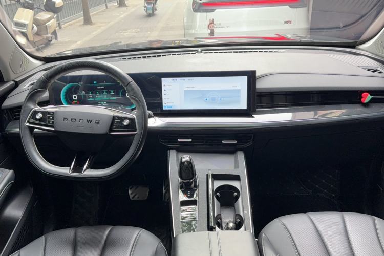 Used Roewe RX5 eMAX 2022 1.5T PHEV Fearless Deluxe Edition Interior 3