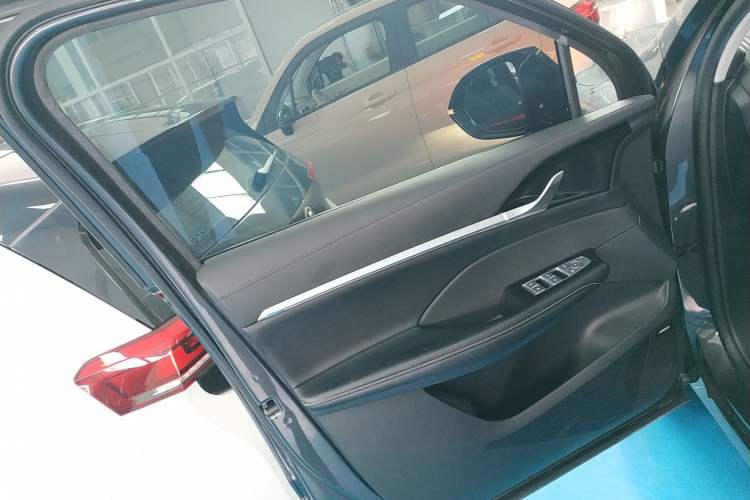 Used Roewe RX5 eMAX 2022 1.5T PHEV Fearless Prestige Edition Left Front Door Interior