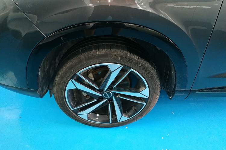 Used Roewe RX5 eMAX 2022 1.5T PHEV Fearless Prestige Edition Left Front Wheel Hub