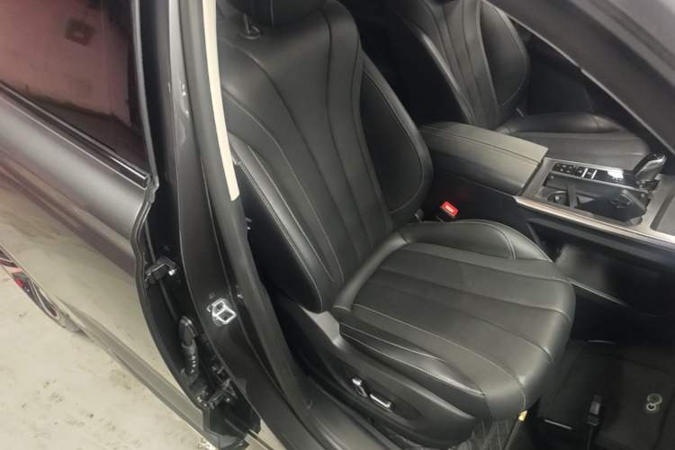 Used Roewe RX5 eMAX 2022 1.5T PHEV Fearless Prestige Edition Right Front Seat