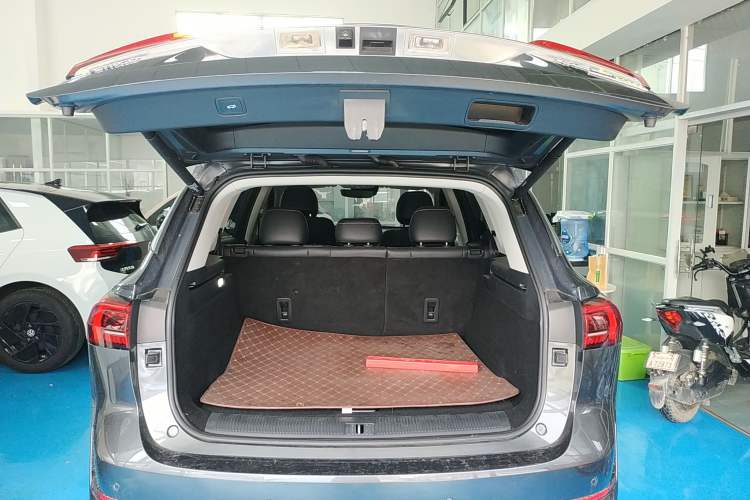 Used Roewe RX5 eMAX 2022 1.5T PHEV Fearless Prestige Edition Trunk