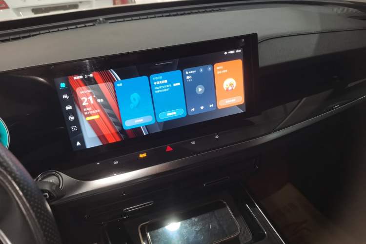 Used Roewe RX5 eMAX 2022 1.5T PHEV Fearless Deluxe Edition Audio And AC Panel
