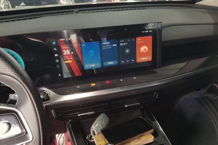 Used Roewe RX5 eMAX 2022 1.5T PHEV Fearless Deluxe Edition Audio And AC Panel