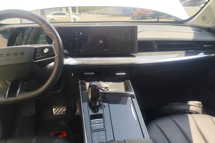 Used Roewe RX5 eMAX 2022 1.5T PHEV Fearless Deluxe Edition Audio And AC Panel