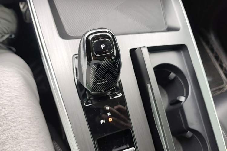 Used Roewe RX5 eMAX 2022 1.5T PHEV Fearless Prestige Edition Gear Lever