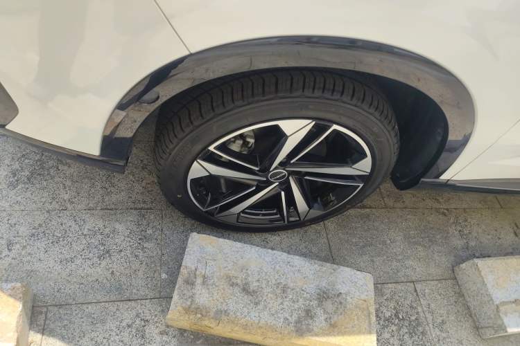 Used Roewe RX5 eMAX 2022 1.5T PHEV Fearless Deluxe Edition Left Front Wheel Hub