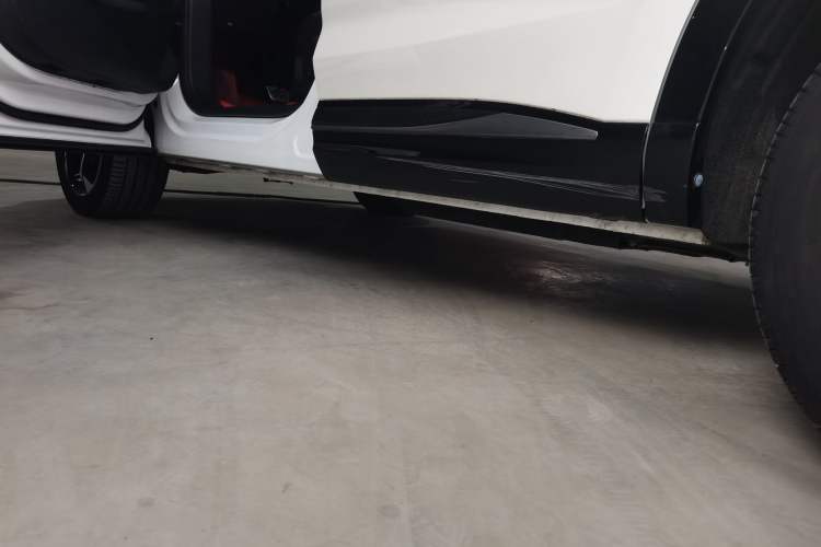 Used Roewe RX5 eMAX 2022 1.5T PHEV Fearless Deluxe Edition Left Side Sill