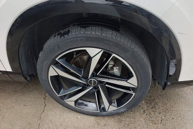 Used Roewe RX5 eMAX 2022 1.5T PHEV Fearless Prestige Edition Right Front Wheel Hub