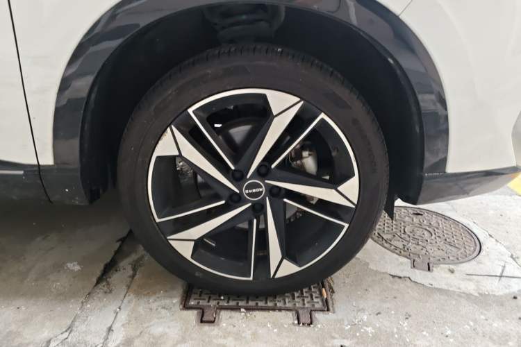 Used Roewe RX5 eMAX 2022 1.5T PHEV Fearless Prestige Edition Right Front Wheel Hub