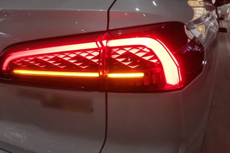 Used Roewe RX5 eMAX 2022 1.5T PHEV Fearless Deluxe Edition Right Rear Taillight