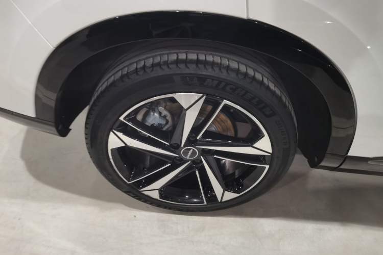 Used Roewe RX5 eMAX 2022 1.5T PHEV Fearless Deluxe Edition Right Rear Wheel Hub