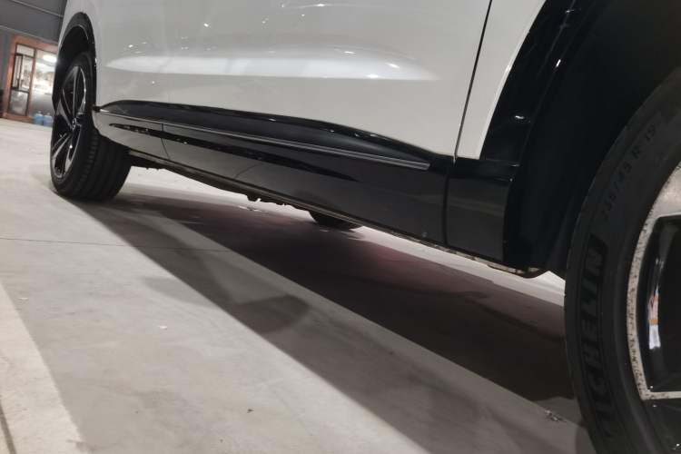 Used Roewe RX5 eMAX 2022 1.5T PHEV Fearless Deluxe Edition Right Side Sill