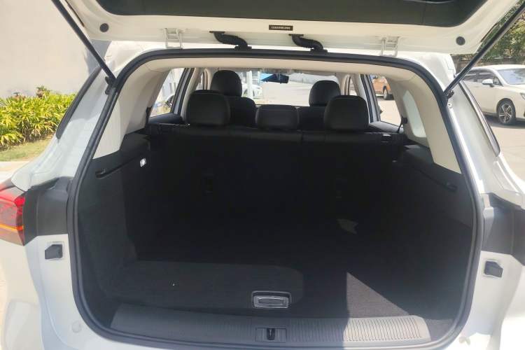 Used Roewe RX5 eMAX 2022 1.5T PHEV Fearless Deluxe Edition Trunk