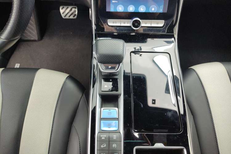 Used Roewe RX5 MAX 2019 400TGI Automatic All-Wheel Drive Smart Cabin Supreme Edition Gear Lever